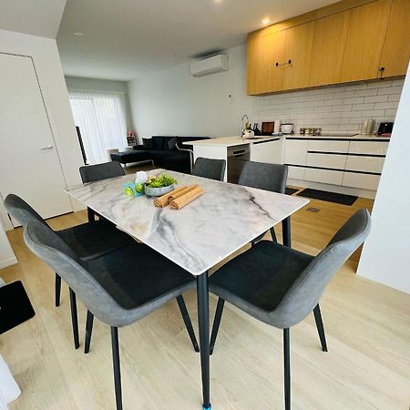 Central Modern 3-Bedroom,3- Bathroom House With Patio And Carpark- Lower Hutt City Centre Экстерьер фото