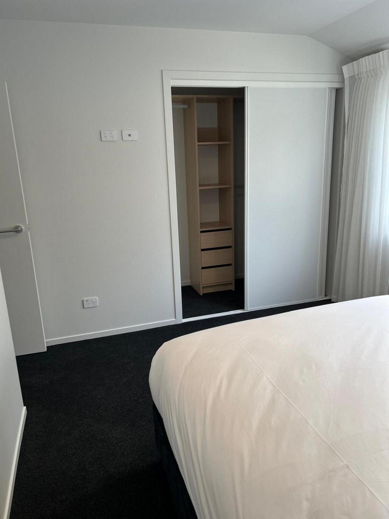 Central Modern 3-Bedroom,3- Bathroom House With Patio And Carpark- Lower Hutt City Centre Экстерьер фото
