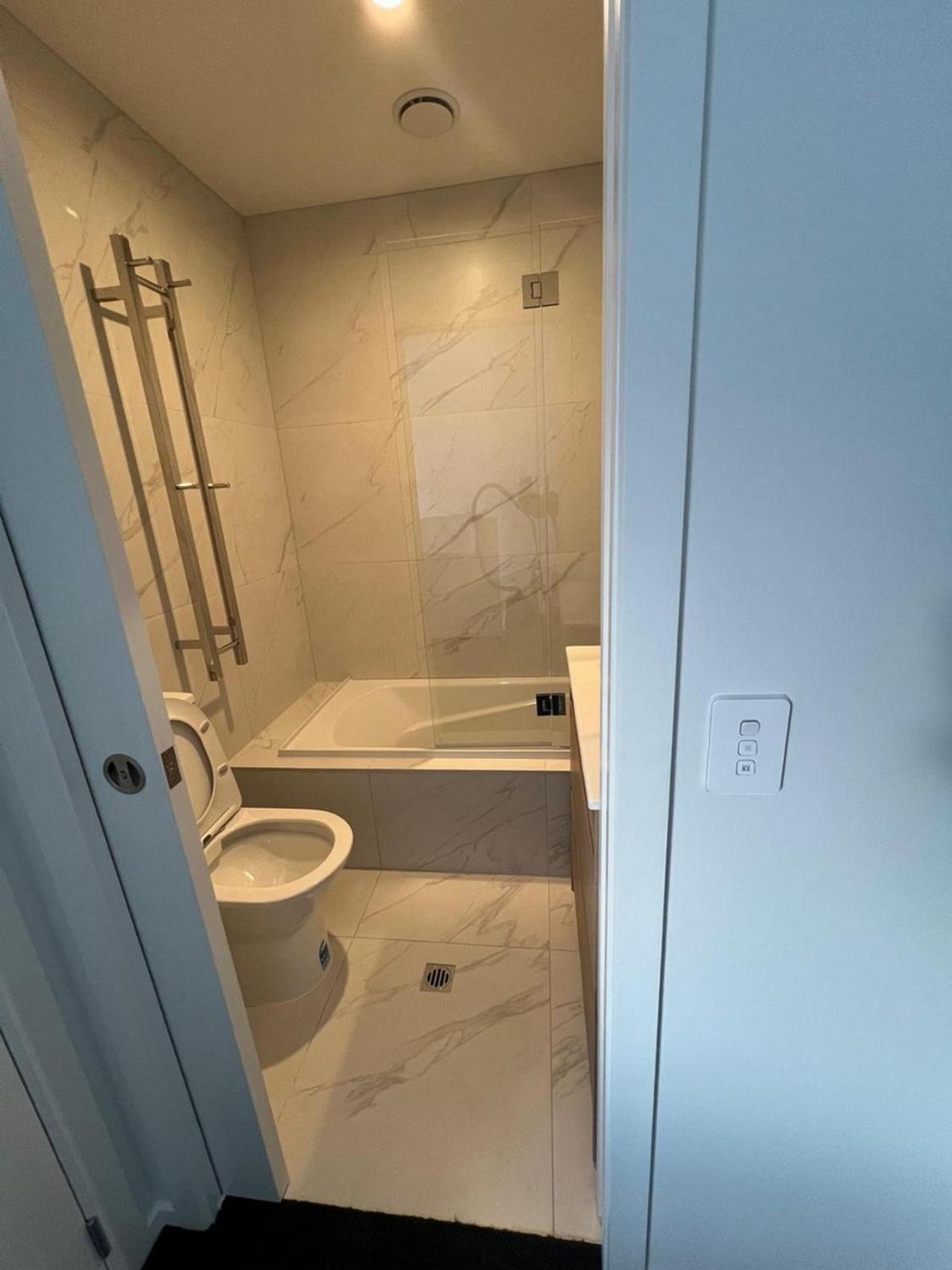 Central Modern 3-Bedroom,3- Bathroom House With Patio And Carpark- Lower Hutt City Centre Экстерьер фото