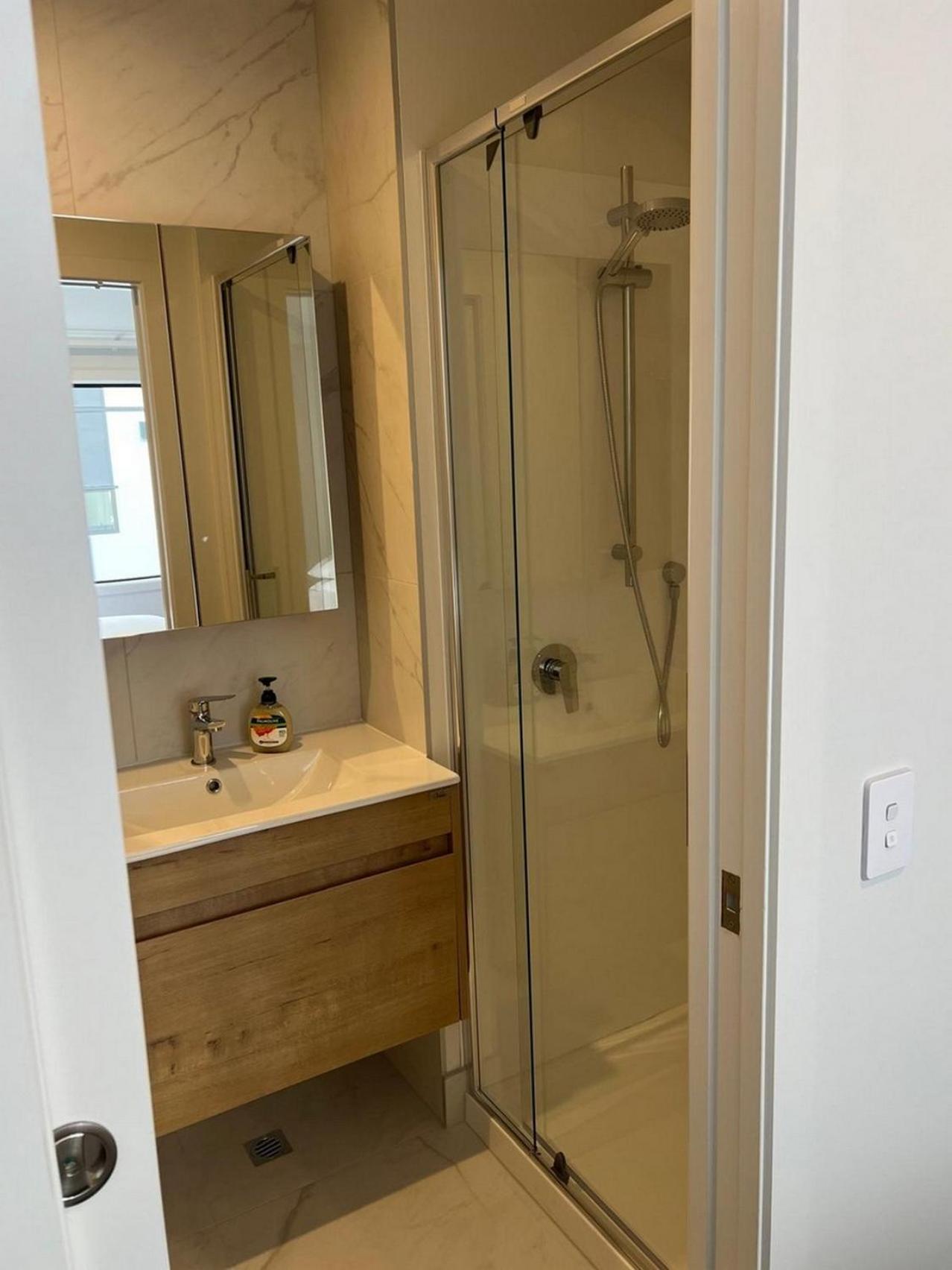 Central Modern 3-Bedroom,3- Bathroom House With Patio And Carpark- Lower Hutt City Centre Экстерьер фото