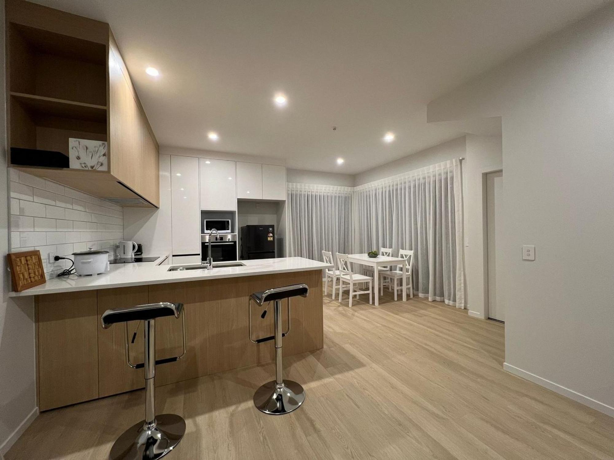 Central Modern 3-Bedroom,3- Bathroom House With Patio And Carpark- Lower Hutt City Centre Экстерьер фото