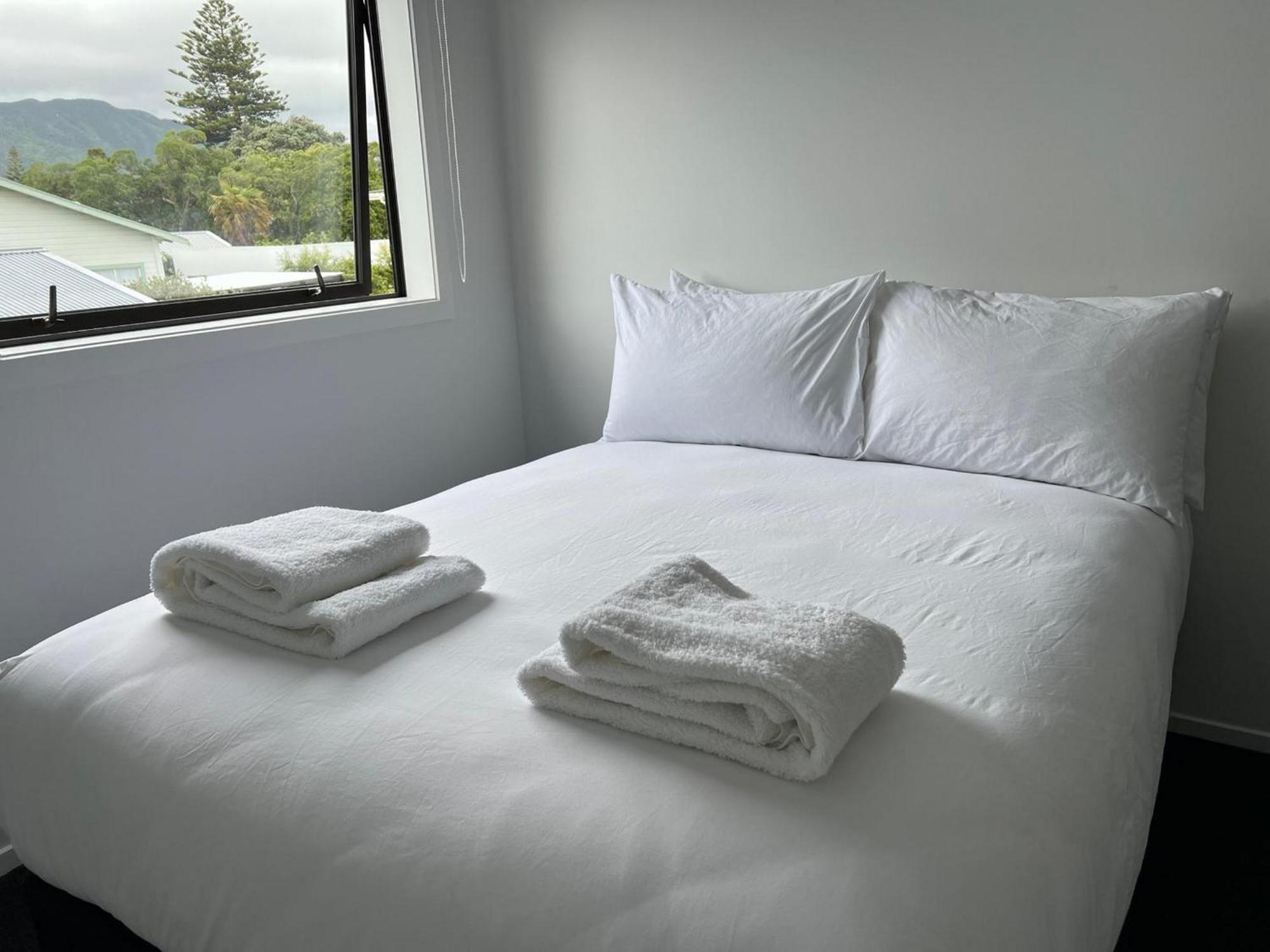 Central Modern 3-Bedroom,3- Bathroom House With Patio And Carpark- Lower Hutt City Centre Экстерьер фото