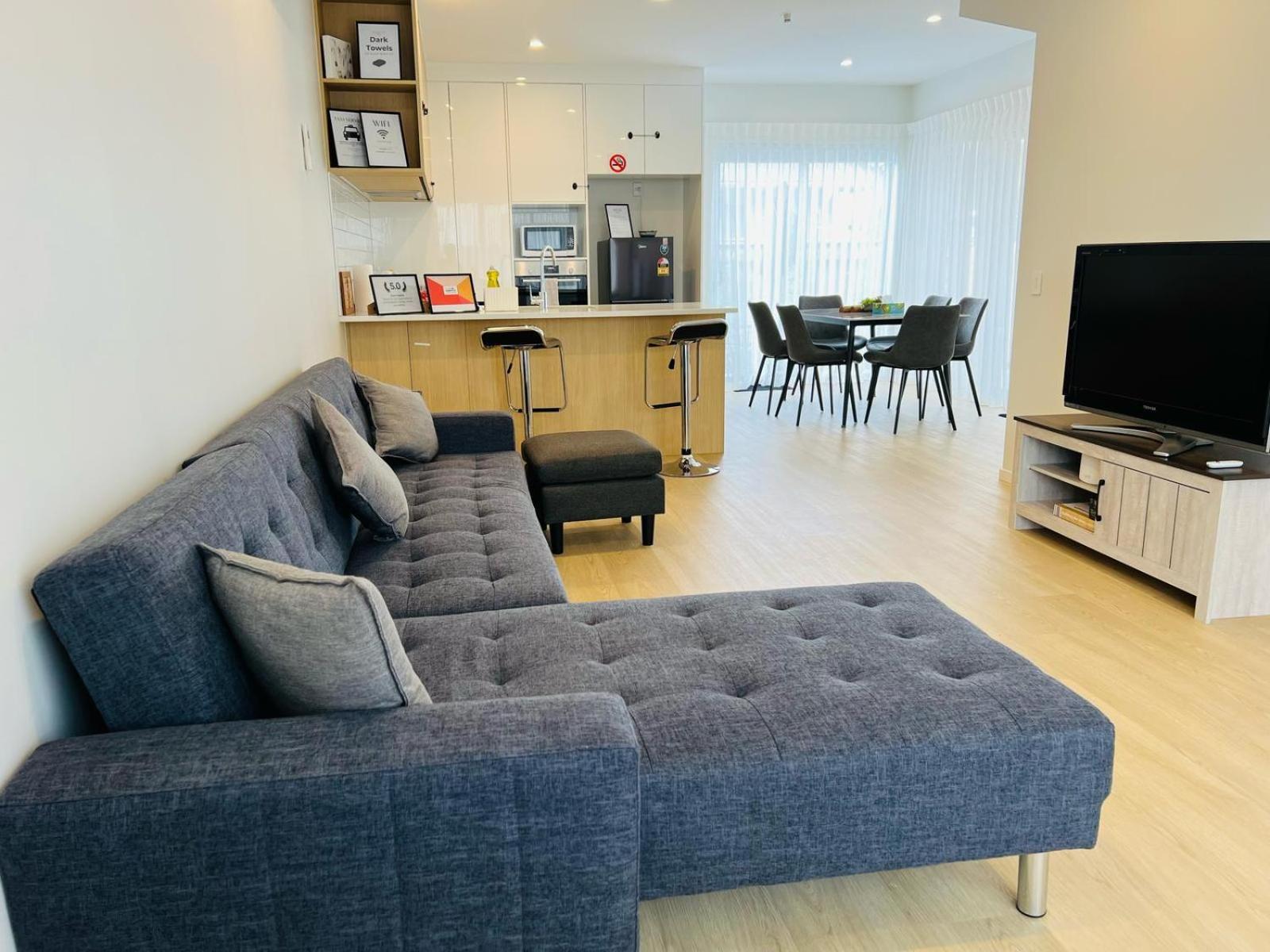 Central Modern 3-Bedroom,3- Bathroom House With Patio And Carpark- Lower Hutt City Centre Экстерьер фото